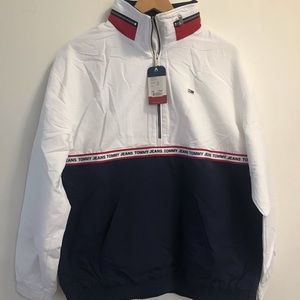 Lightweight half zipped jacket.